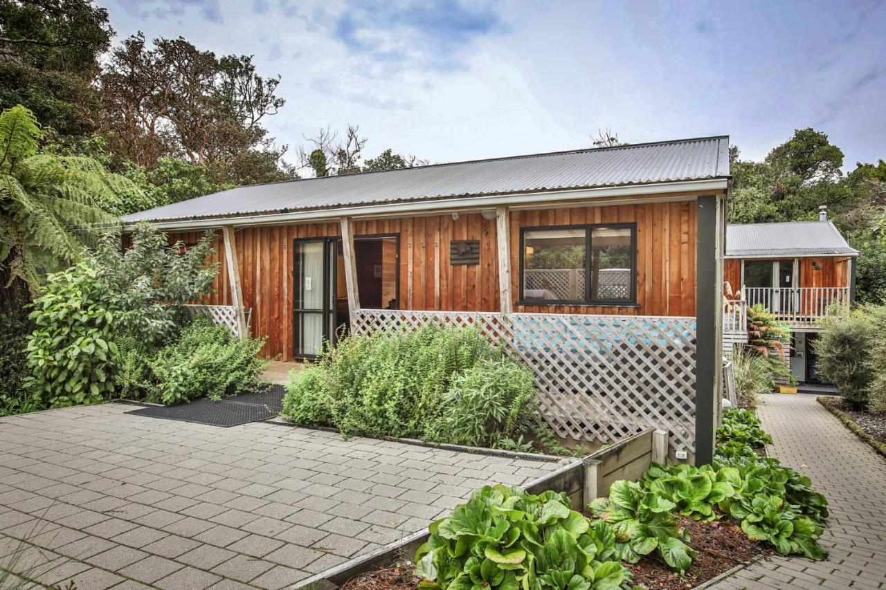 Kaka Retreat Motel, Stewart Island Half-moon Bay Exteriör bild