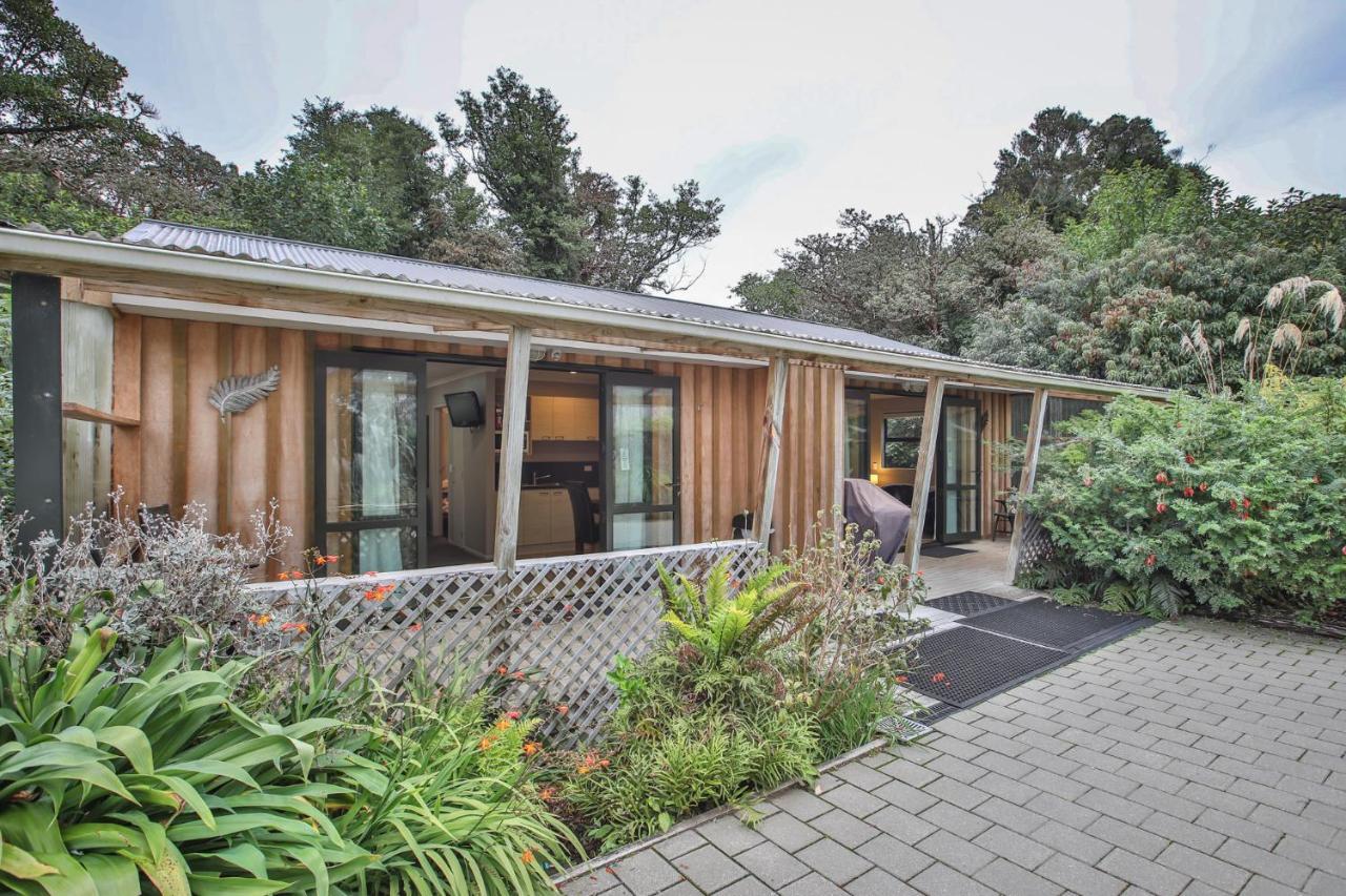 Kaka Retreat Motel, Stewart Island Half-moon Bay Exteriör bild