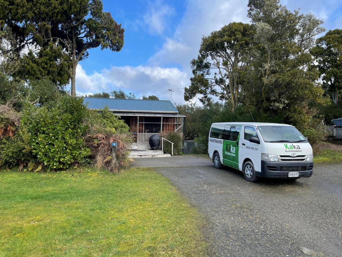 Kaka Retreat Motel, Stewart Island Half-moon Bay Exteriör bild