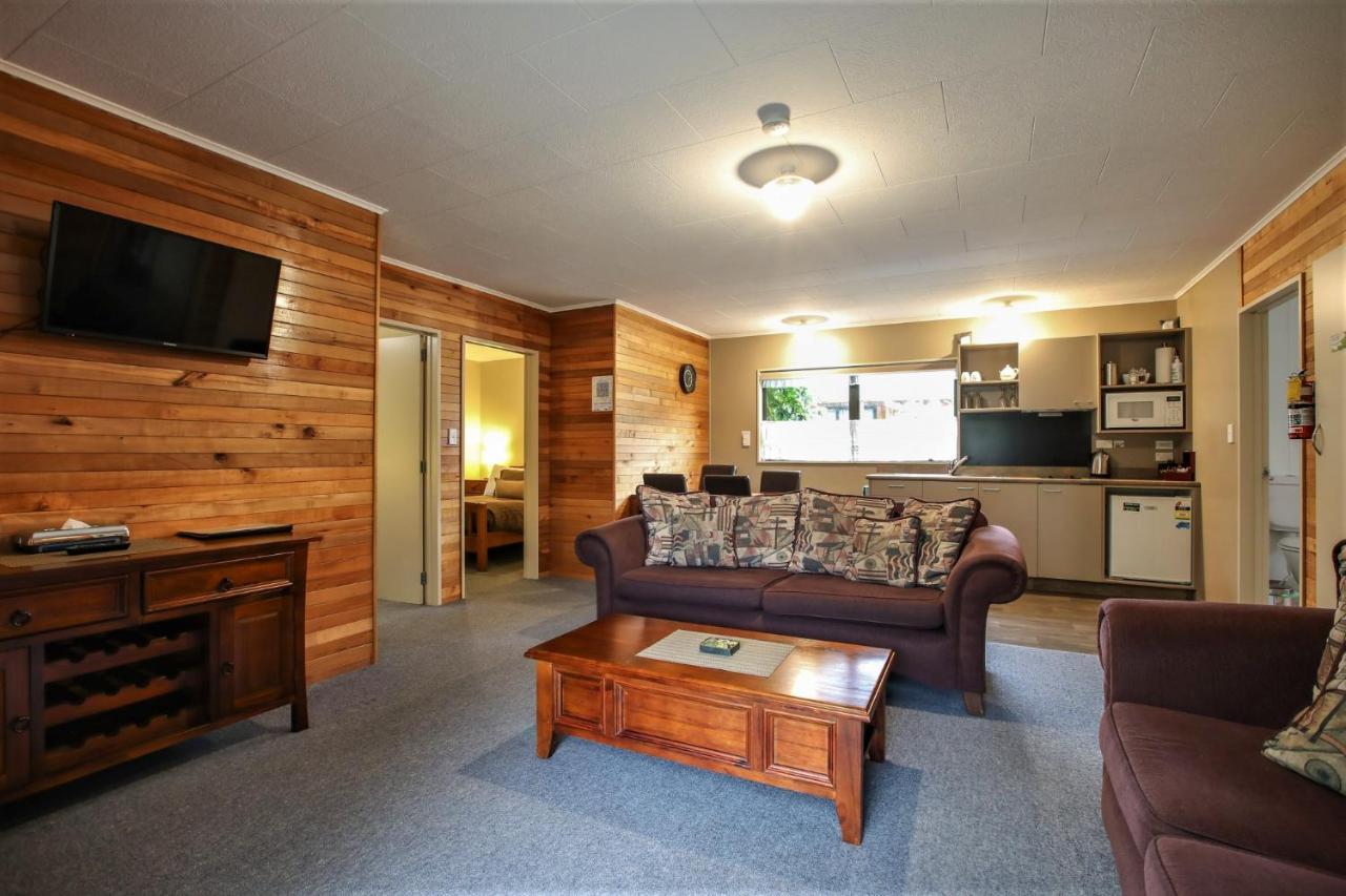 Kaka Retreat Motel, Stewart Island Half-moon Bay Exteriör bild