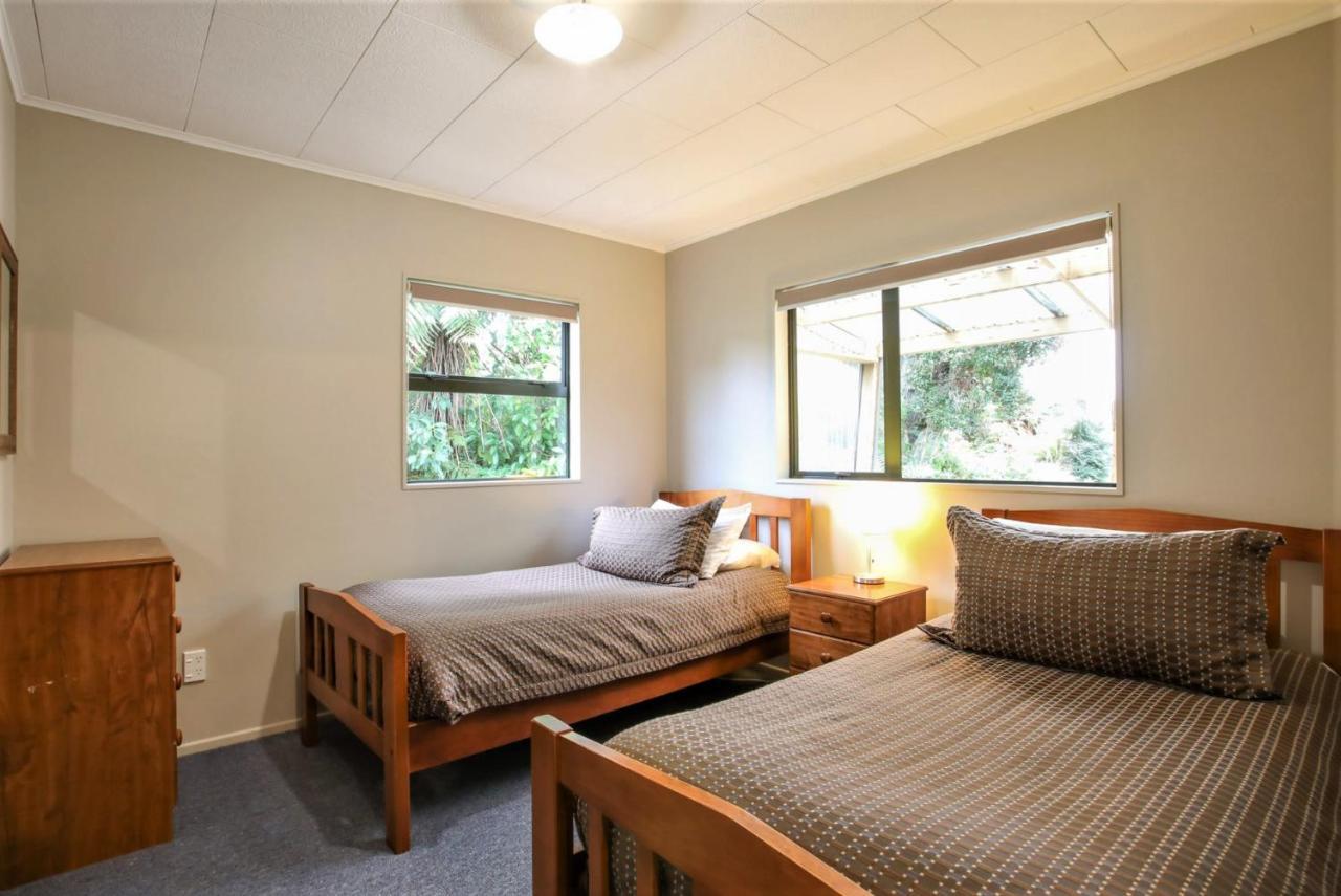 Kaka Retreat Motel, Stewart Island Half-moon Bay Exteriör bild
